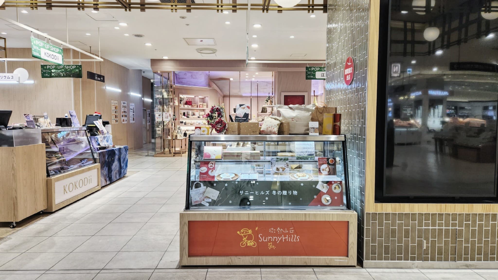 2階 カレンダリウムF12【食物販・物産展】店内入って正面、什器完備の好立地スペース1