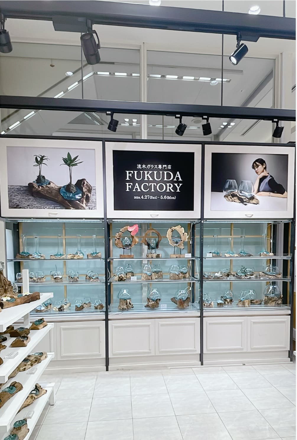 壁面3面にポスター掲出可能