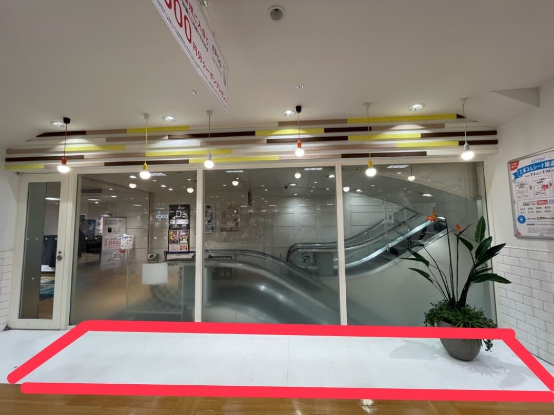 2階 パブリックスペース【物販・PR】昇りエスカレーターサイド、人気のコンパクトスペース ファッション・雑貨のポップアップに最適