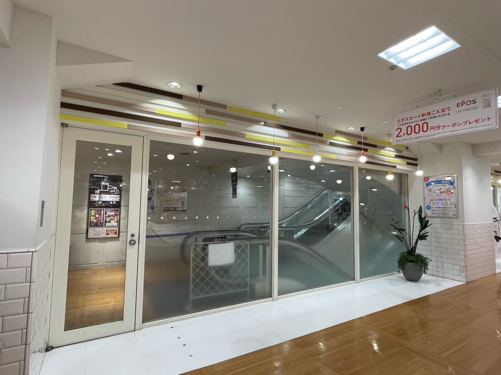 2階 パブリックスペース【物販・PR】昇りエスカレーターサイド、人気のコンパクトスペース ファッション・雑貨のポップアップに最適1