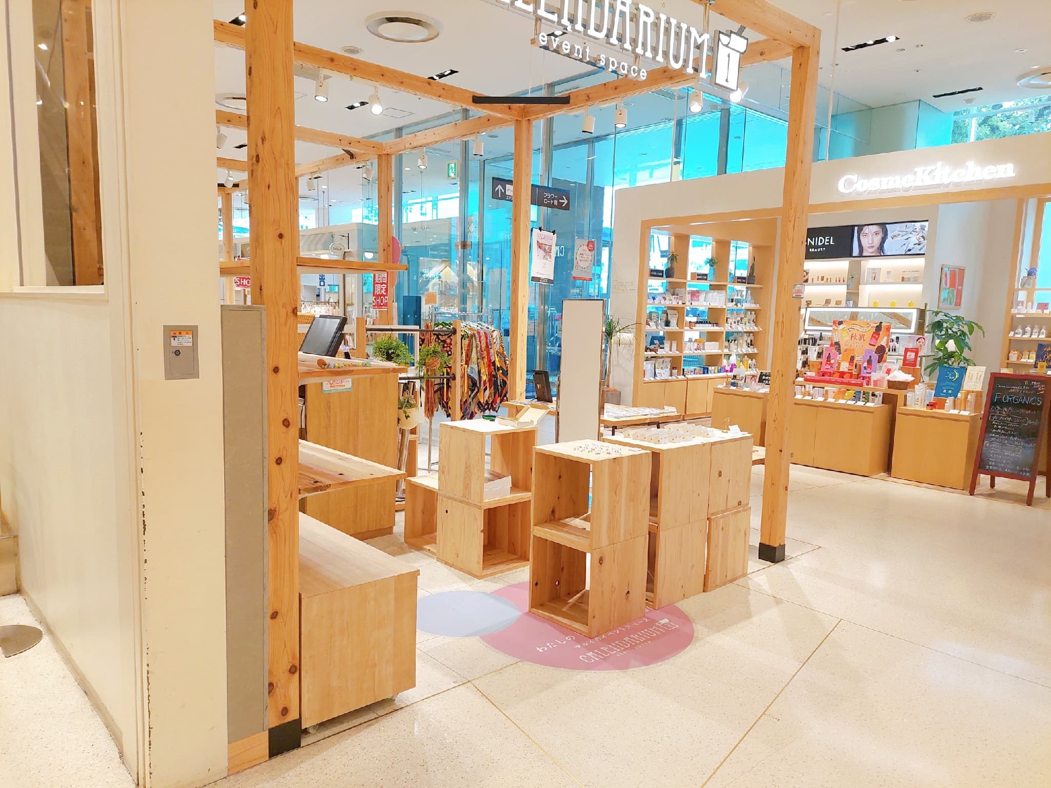 1階カレンダリウムD04【物販・PR】三ノ宮駅徒歩1分。店内入って正面の好立地。トラフィックも多く物販・体験ワークショップ・プロモーションにも最適なスペースです。※最低利用日数7日間2