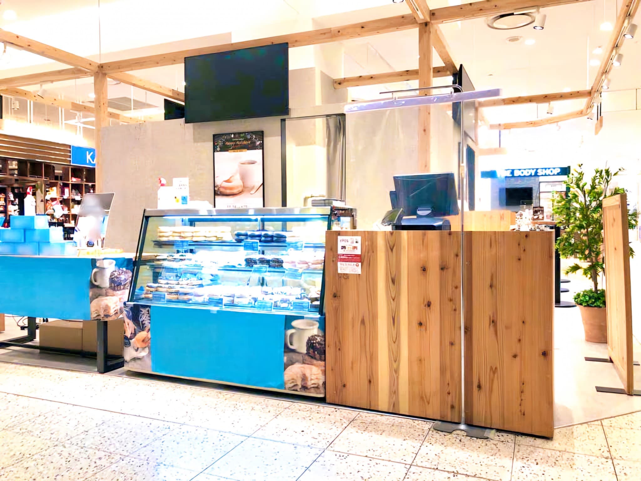 B1階 カレンダリウムF04【食物販】駅直結の出入口があり、入店の多いフロアの好立地スペース