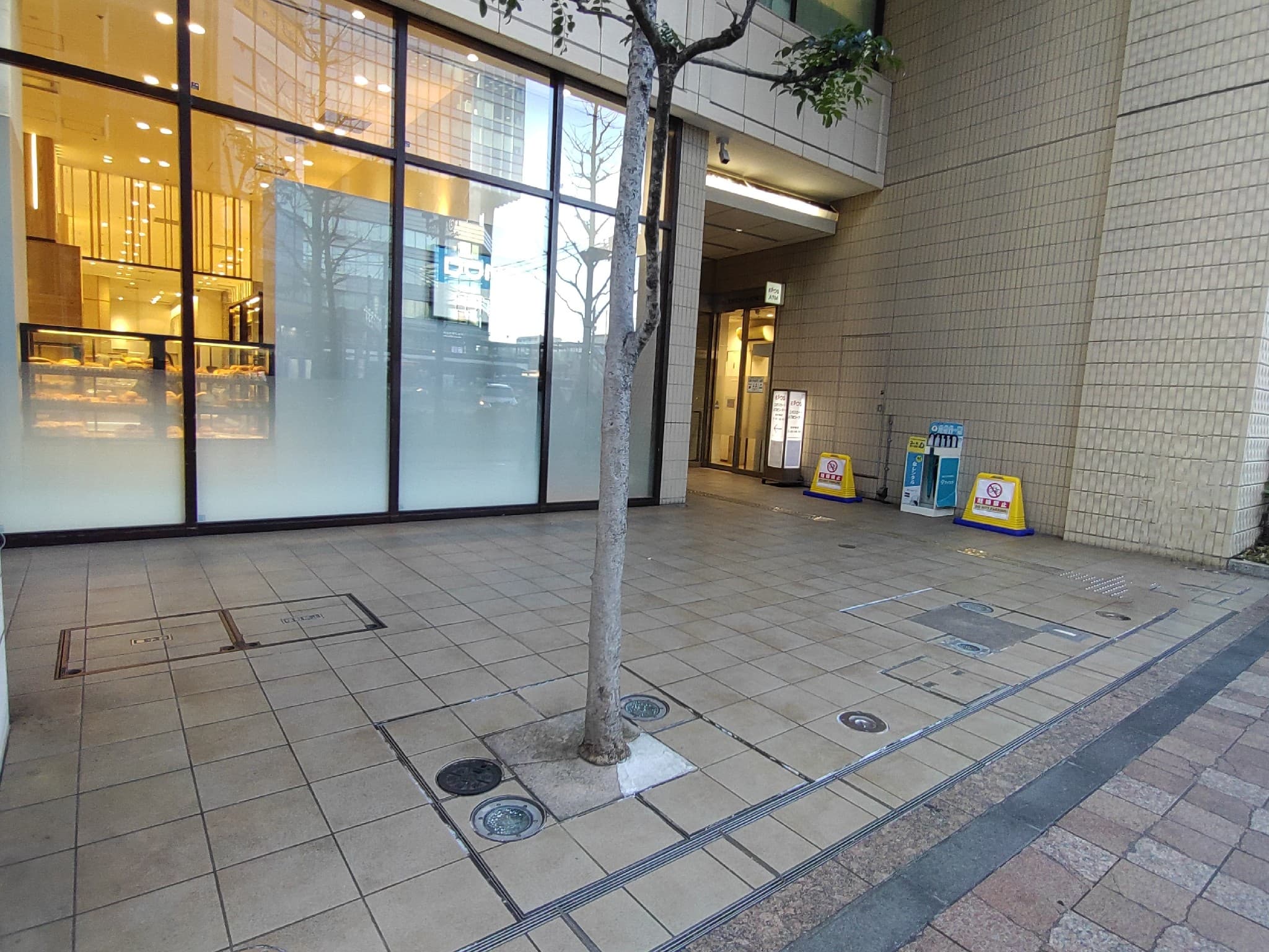 1階 パブリックスペース3(駅側)【食物販・物販/物産展】正面入口前で人通り抜群の屋外スペース2