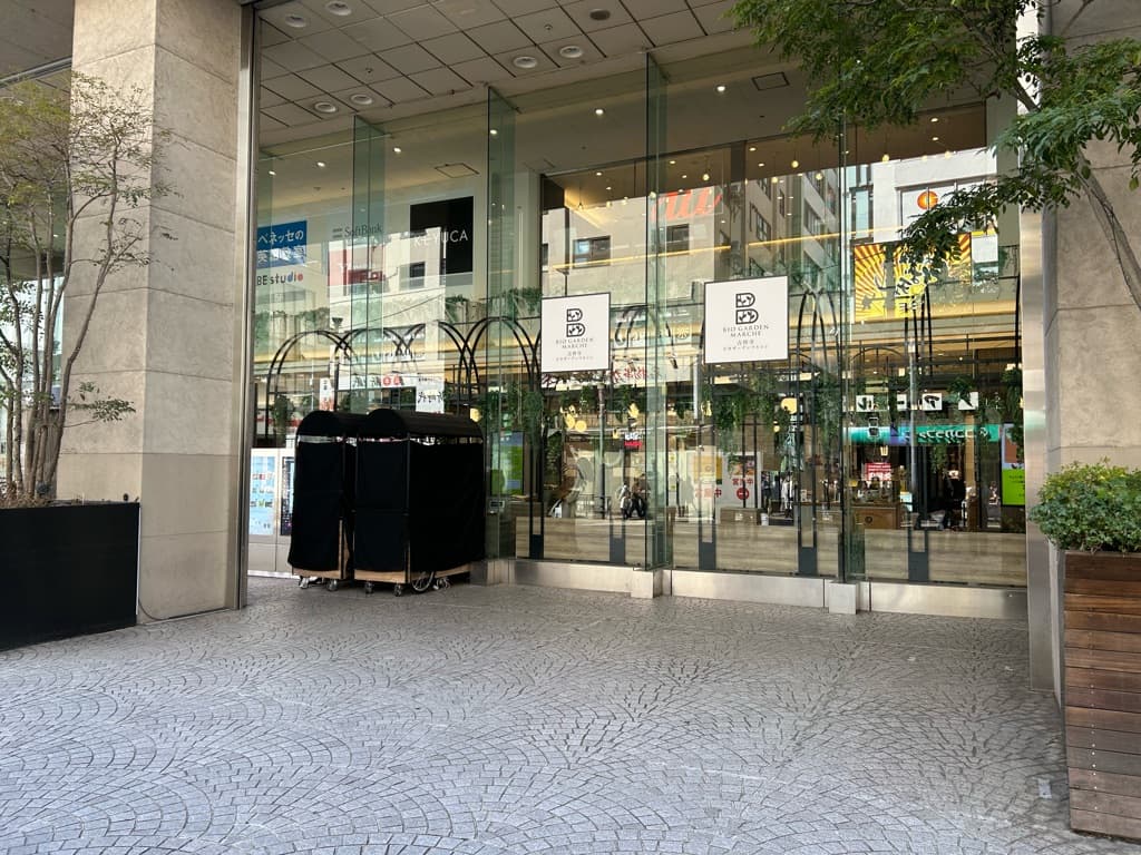 1階 店頭中央 パブリックスペース1【食物販・物販/物産展】正面入口前で人通り抜群の屋外スペース2