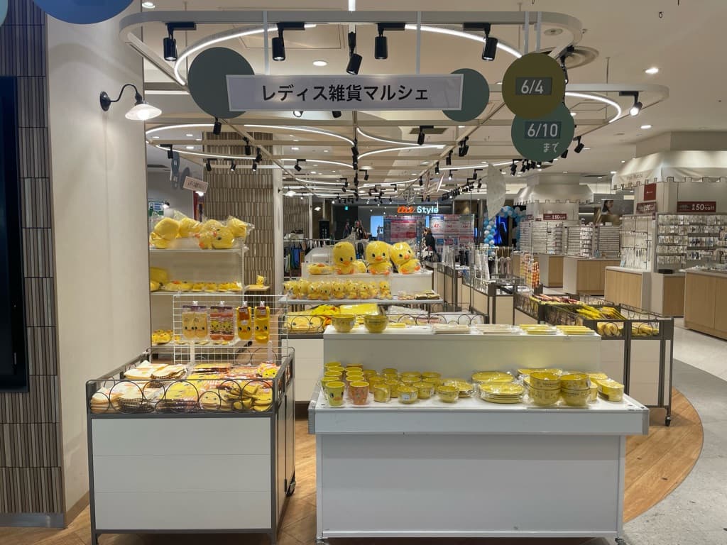 2階 カレンダリウムF01【食物販・物販・物産展】店内入って正面、什器完備の好立地スペース2