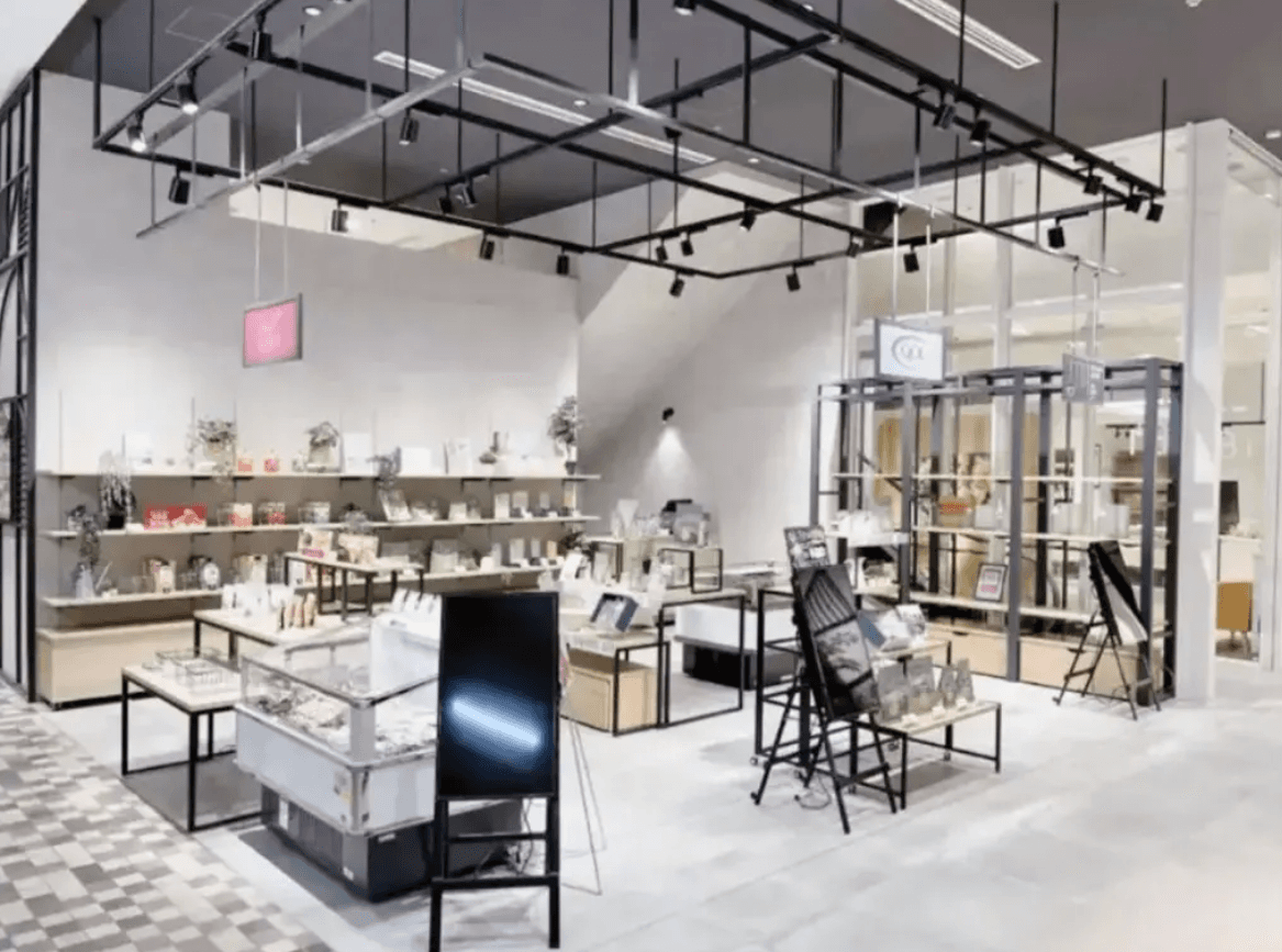 B1階 カレンダリウムF06【食物販】エスカレーター横、冷蔵ケース、冷蔵ストッカー完備スペース