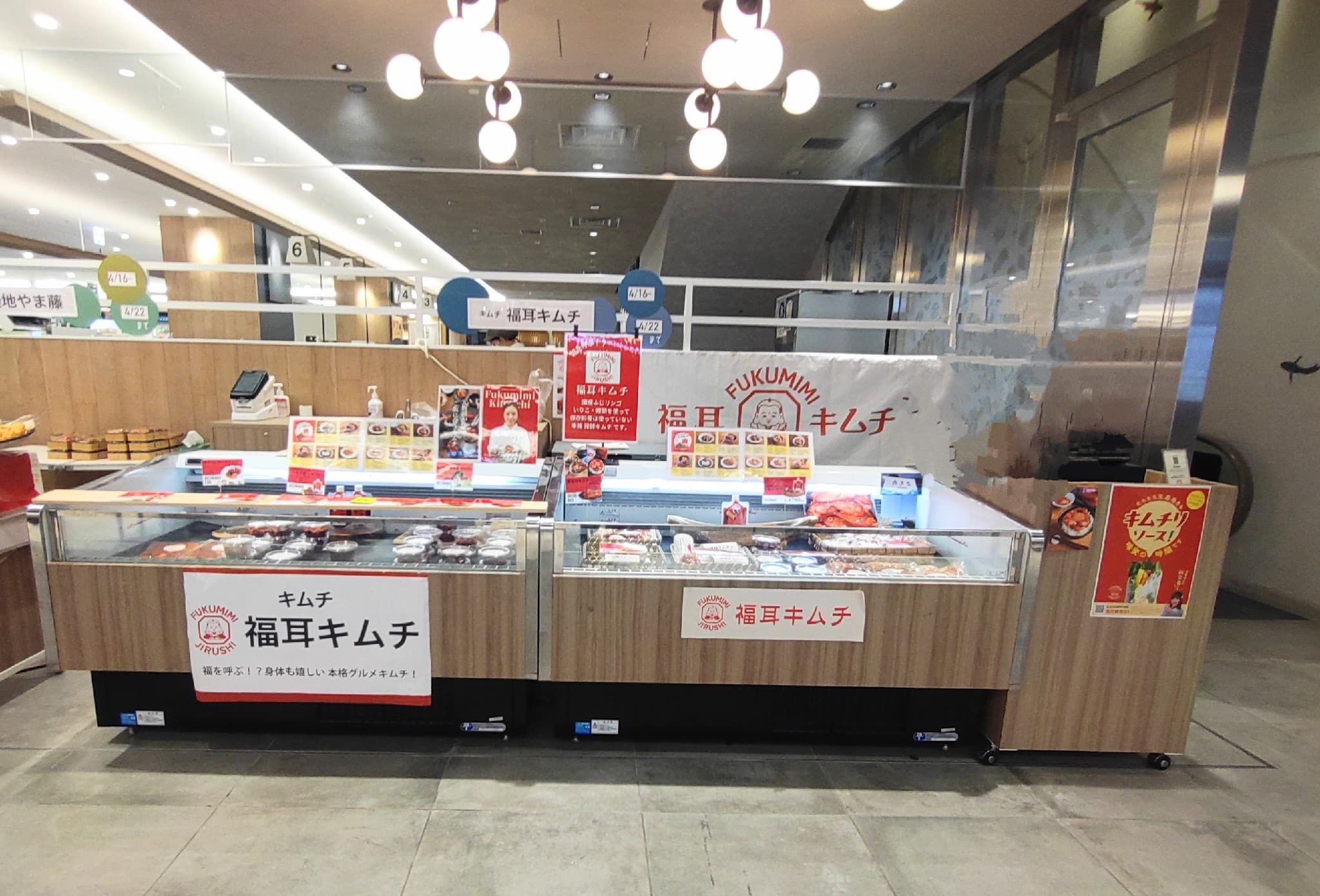 B1階 カレンダリウムF05【食物販・調理行為可能】下りエスカレーター横の好立地。什器完備。共同厨房で調理可能なので、揚げ物やお惣菜、お弁当などのポップアップに最適なスペースです。