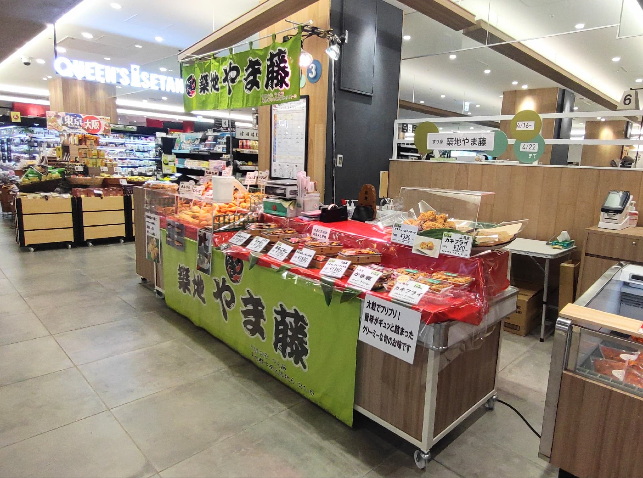 B1階 カレンダリウムF06【食物販・調理行為可能】下りエスカレーター横の好立地。什器完備。共同厨房で調理可能なので、揚げ物やお惣菜、お弁当などのポップアップに最適なスペースです。1