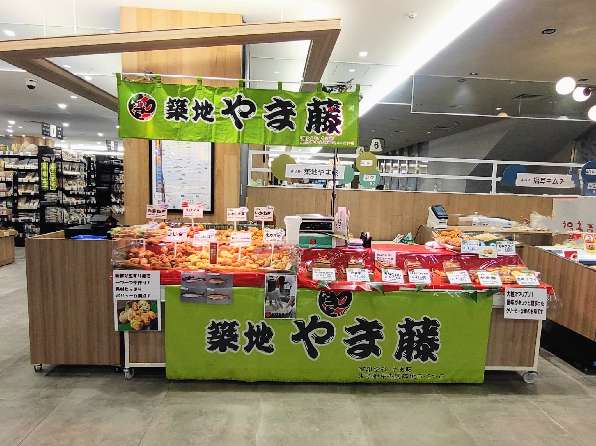 B1階 カレンダリウムF06【食物販・調理行為可能】下りエスカレーター横の好立地。什器完備。共同厨房で調理可能なので、揚げ物やお惣菜、お弁当などのポップアップに最適なスペースです。