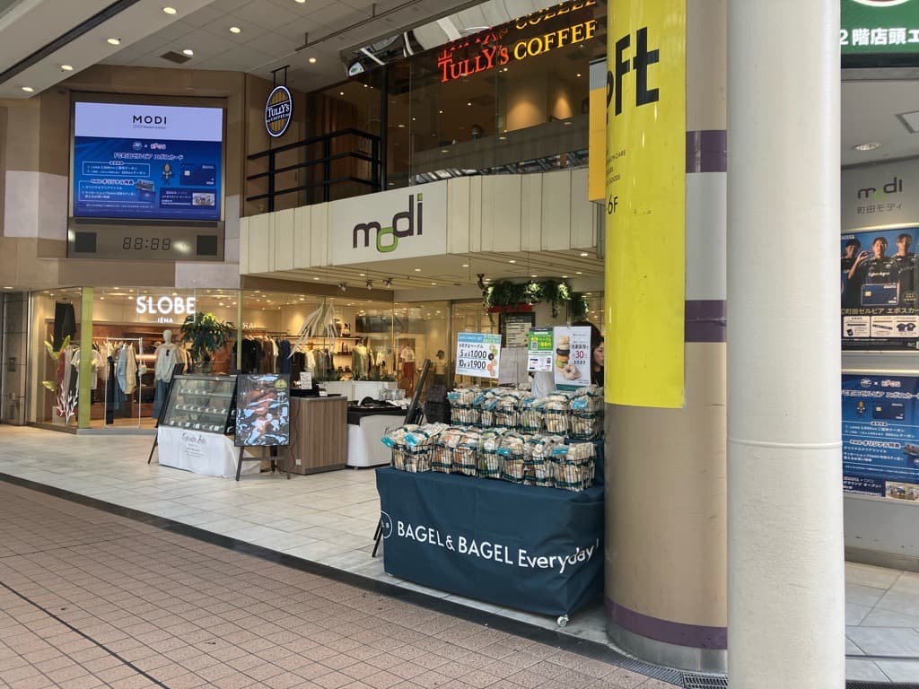 2階 パブリックスペース(店頭三角)【食物販・物販】人通り抜群の好立地、スイーツ販売やPRイベントに最適2