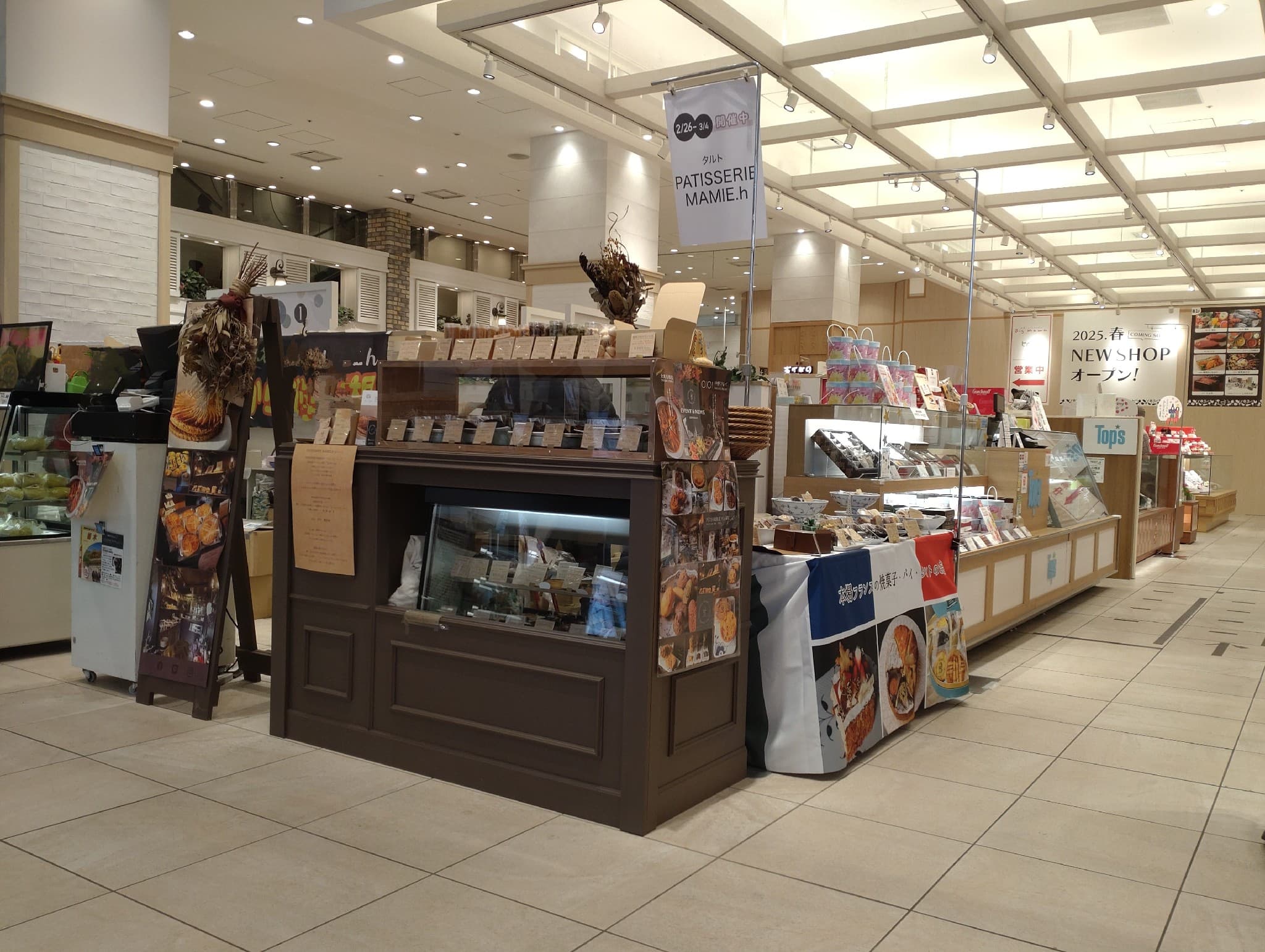 1階 カレンダリウムF07【食物販】中野駅徒歩2分。店内入ってすぐ、真正面の好立地。トラフィックも多い人気区画。スイーツのポップアップに最適なスペースです。