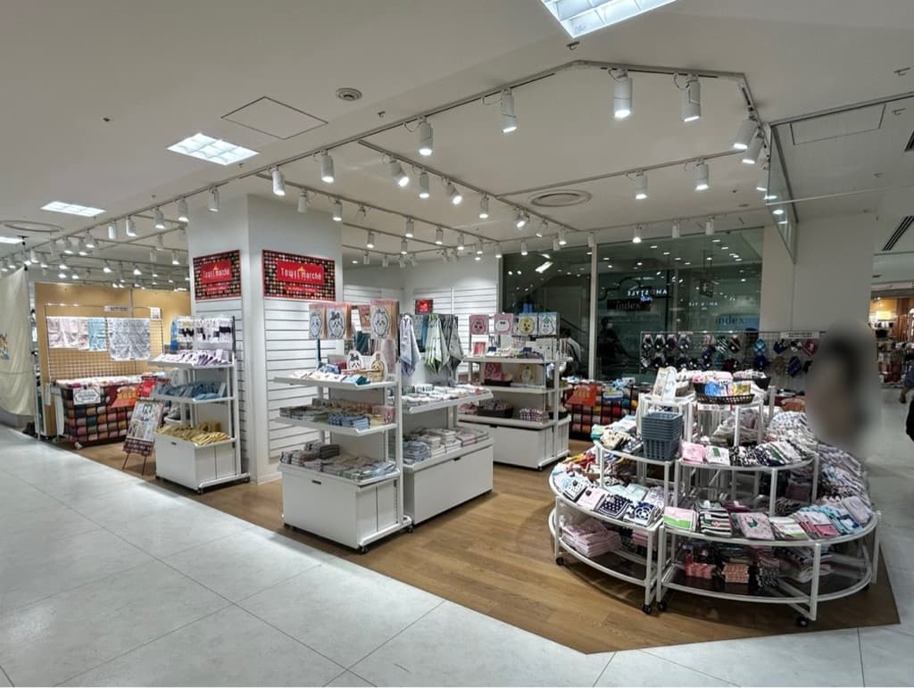 4階 カレンダリウムD10【物販・PRイベント】エスカレーター上下と隣接、ファッション・雑貨ブランドに囲まれた区画