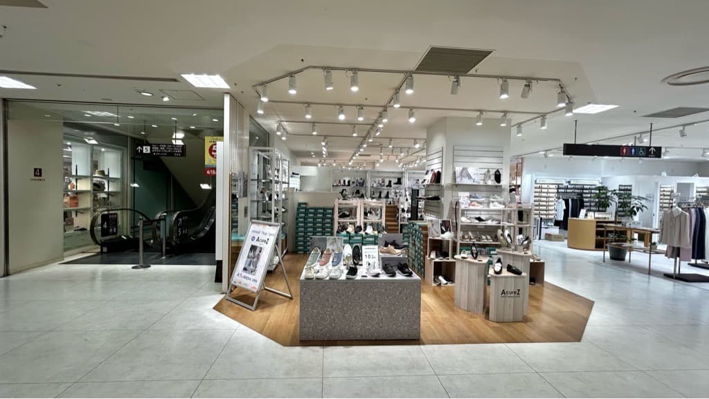 4階 カレンダリウムD09【物販・PRイベント】エスカレーターと隣接(下り側)、ファッション・雑貨ブランドに囲まれた区画2