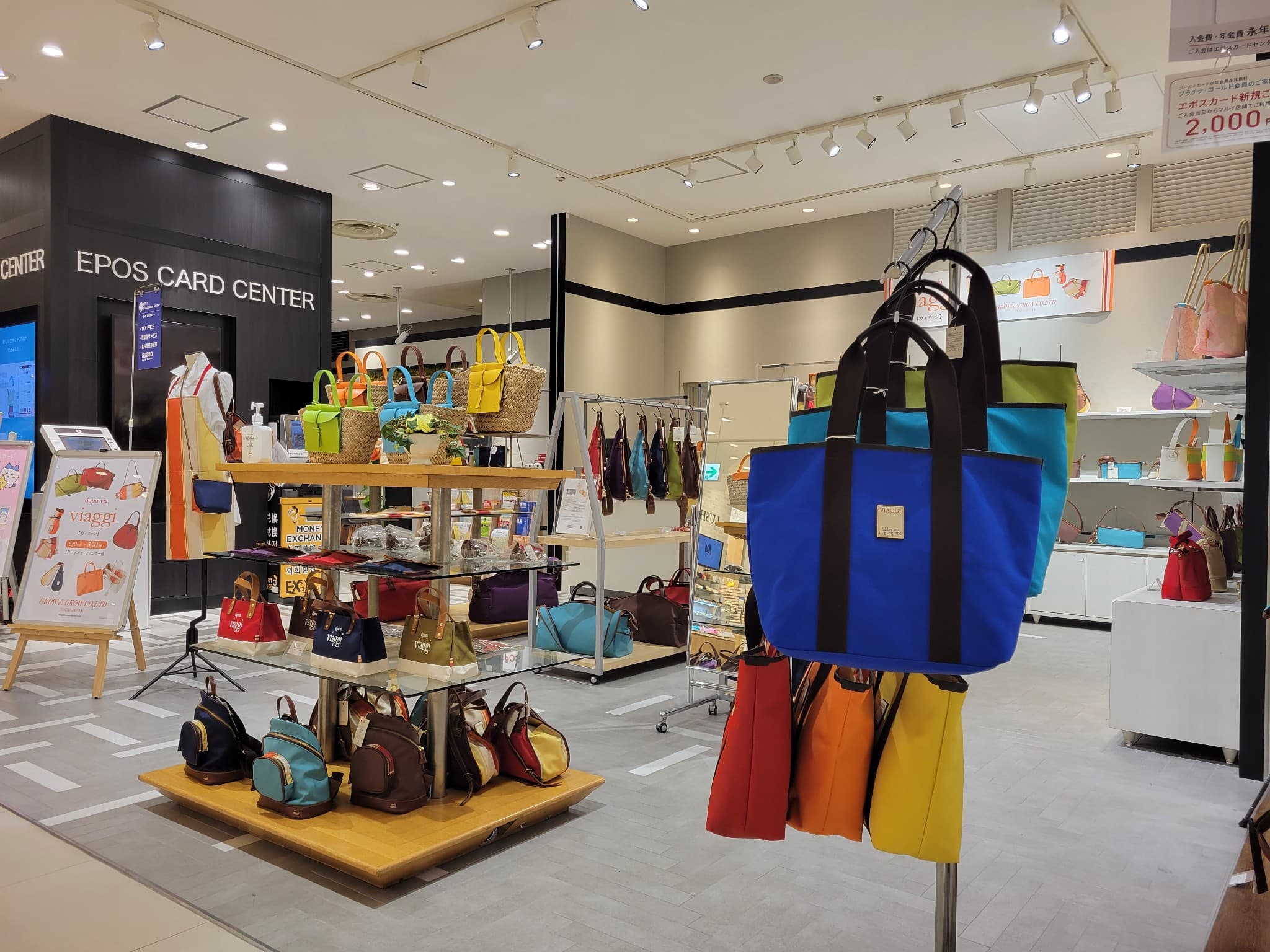 スペース正面から右側