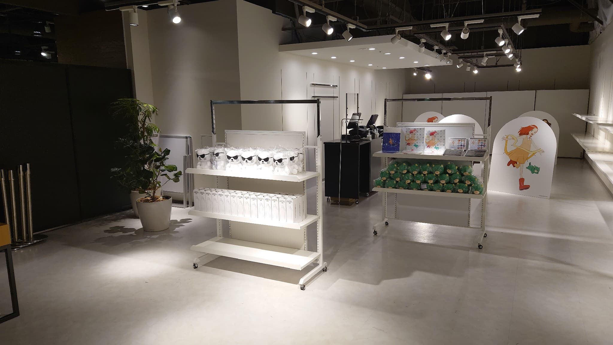 8階 カレンダリウムC10【物販・PRイベント・展示会】備え付け什器ありのイベントスペース2