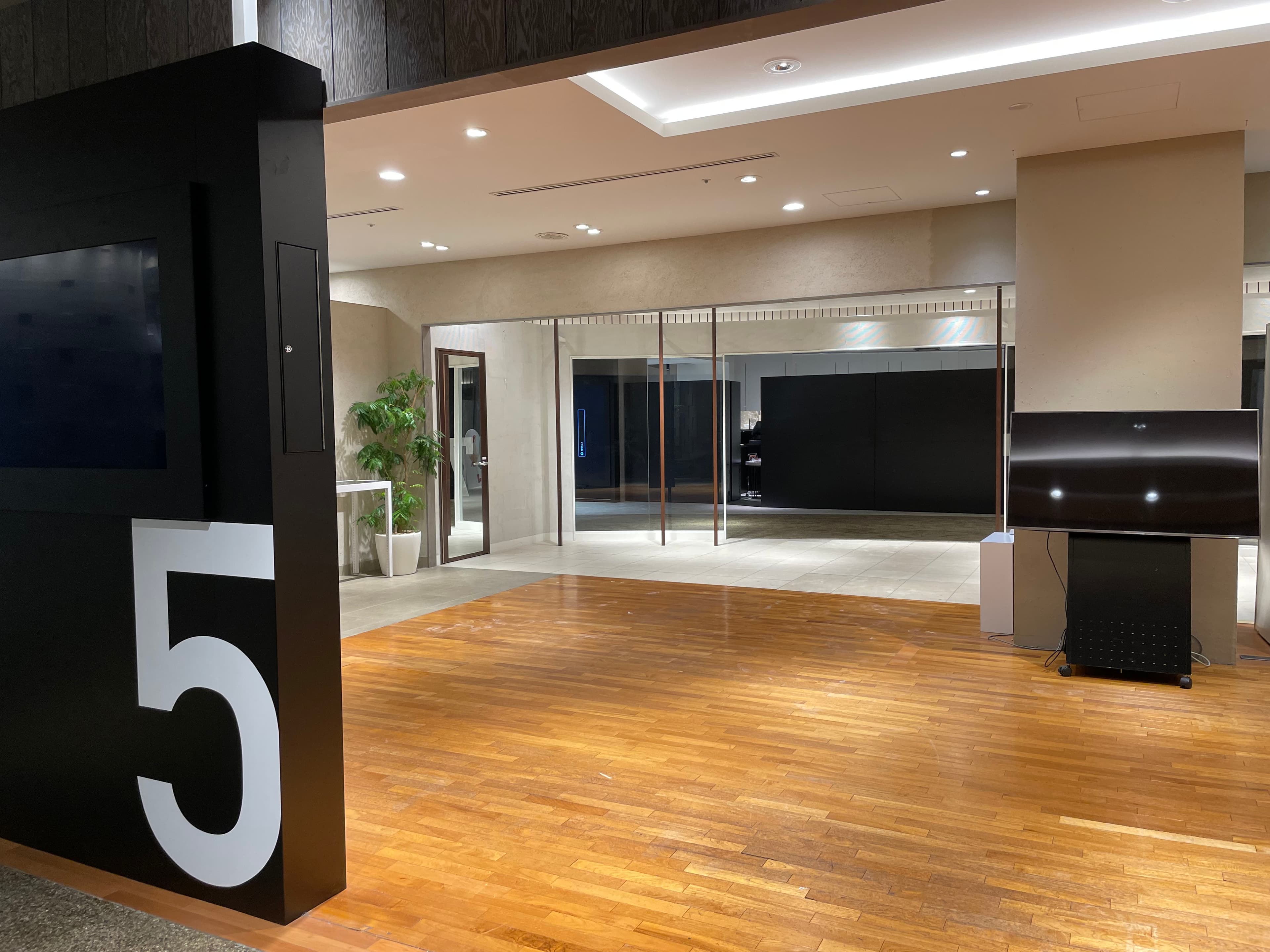 商品を陳列する前の状態。