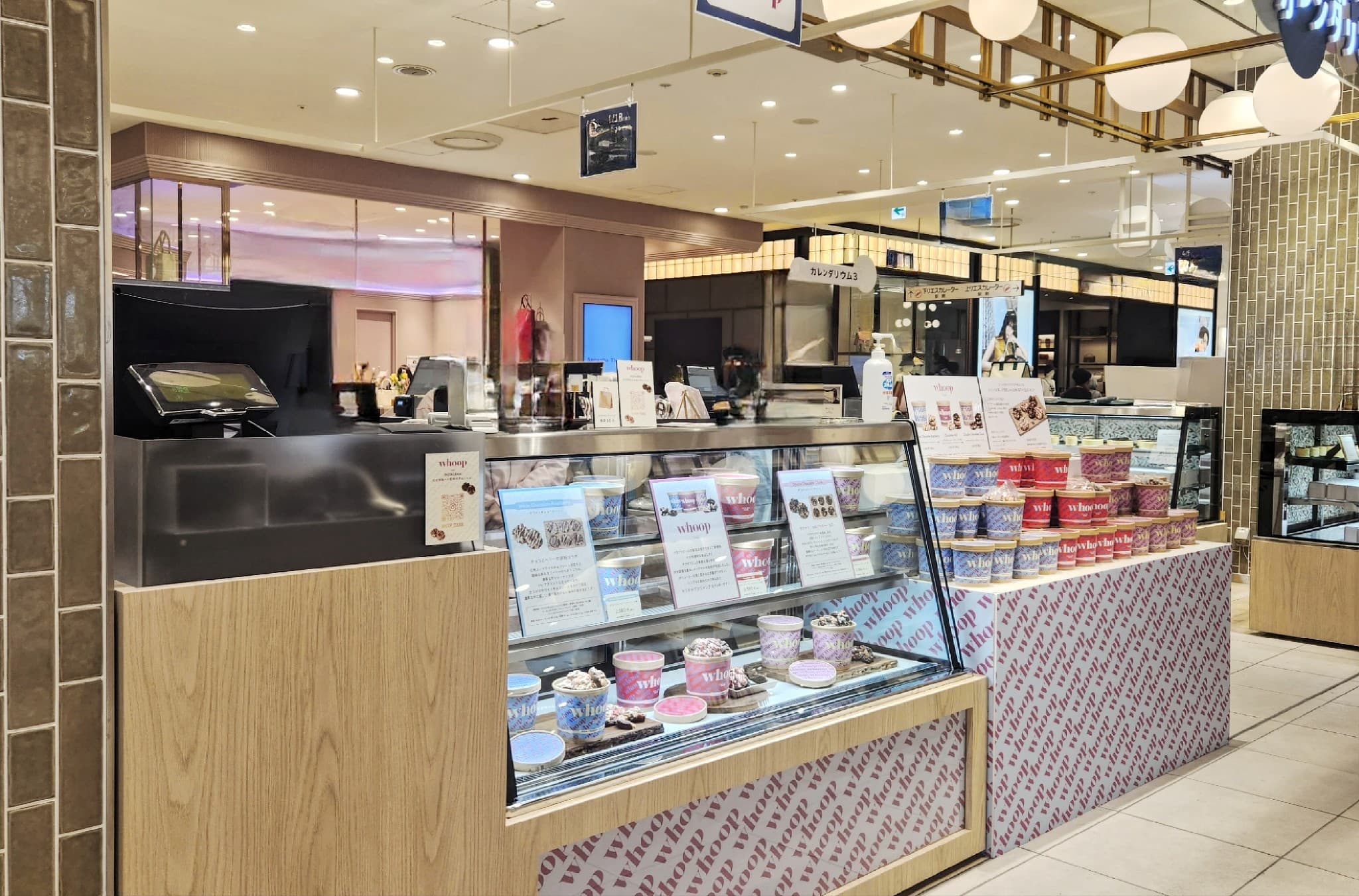 2階 カレンダリウムF08【食物販・物産展】店内入って正面、什器完備の好立地スペース2