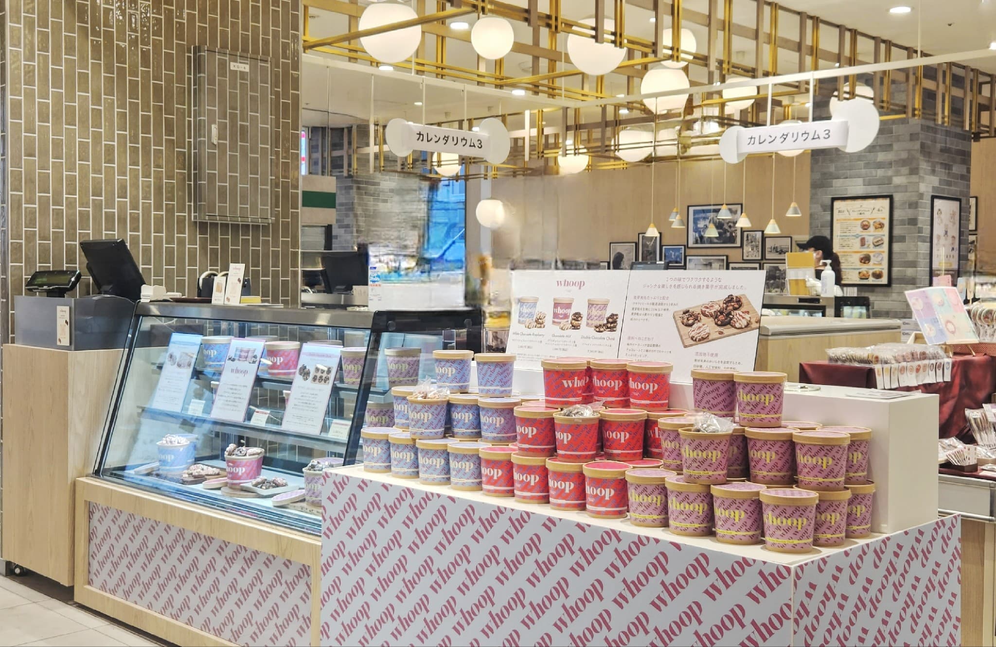 2階 カレンダリウムF08【食物販・物産展】店内入って正面、什器完備の好立地スペース1