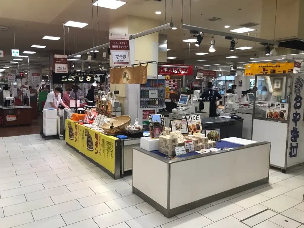 1階 カレンダリウムF06【食物販】生鮮食品フロアのレジ正面、共同冷蔵庫・冷凍庫も使用可2