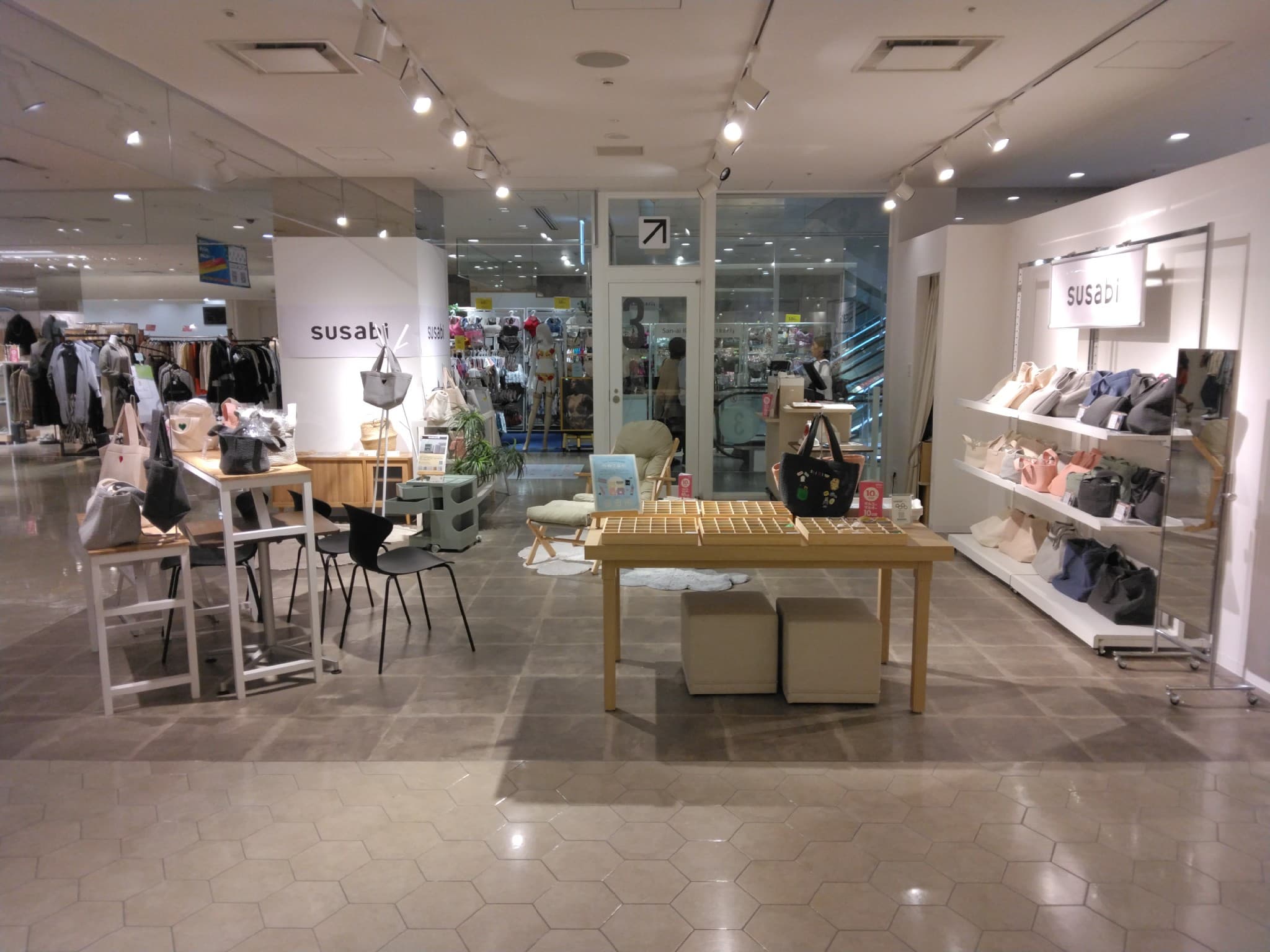 3Fフロアに上がってきてすぐの好立地!