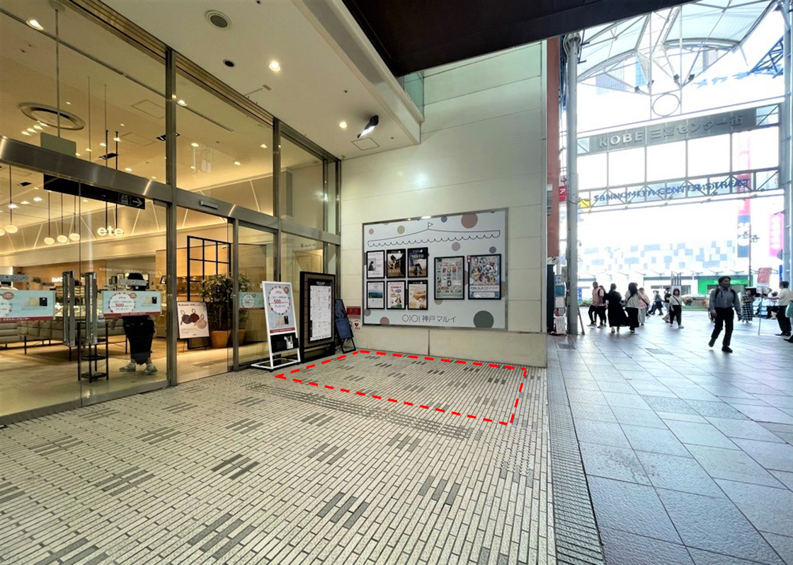 【神戸マルイ】1階 エントランス　好立地！神戸三宮駅前にある商業施設　メイン出入口店頭スペース　商店街に面しており人通り多いです　PRイベントにオススメ！