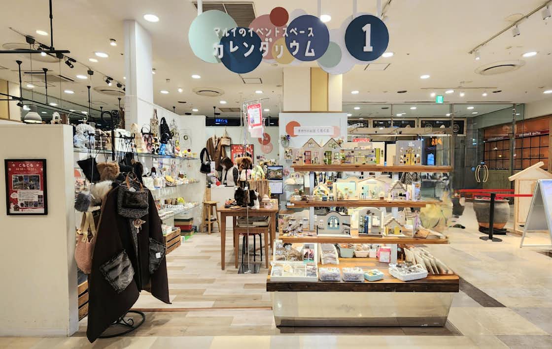 【草加マルイ】1階 カレンダリウムD01　雑貨販売や食物販のポップアップストア出店に最適なスペース