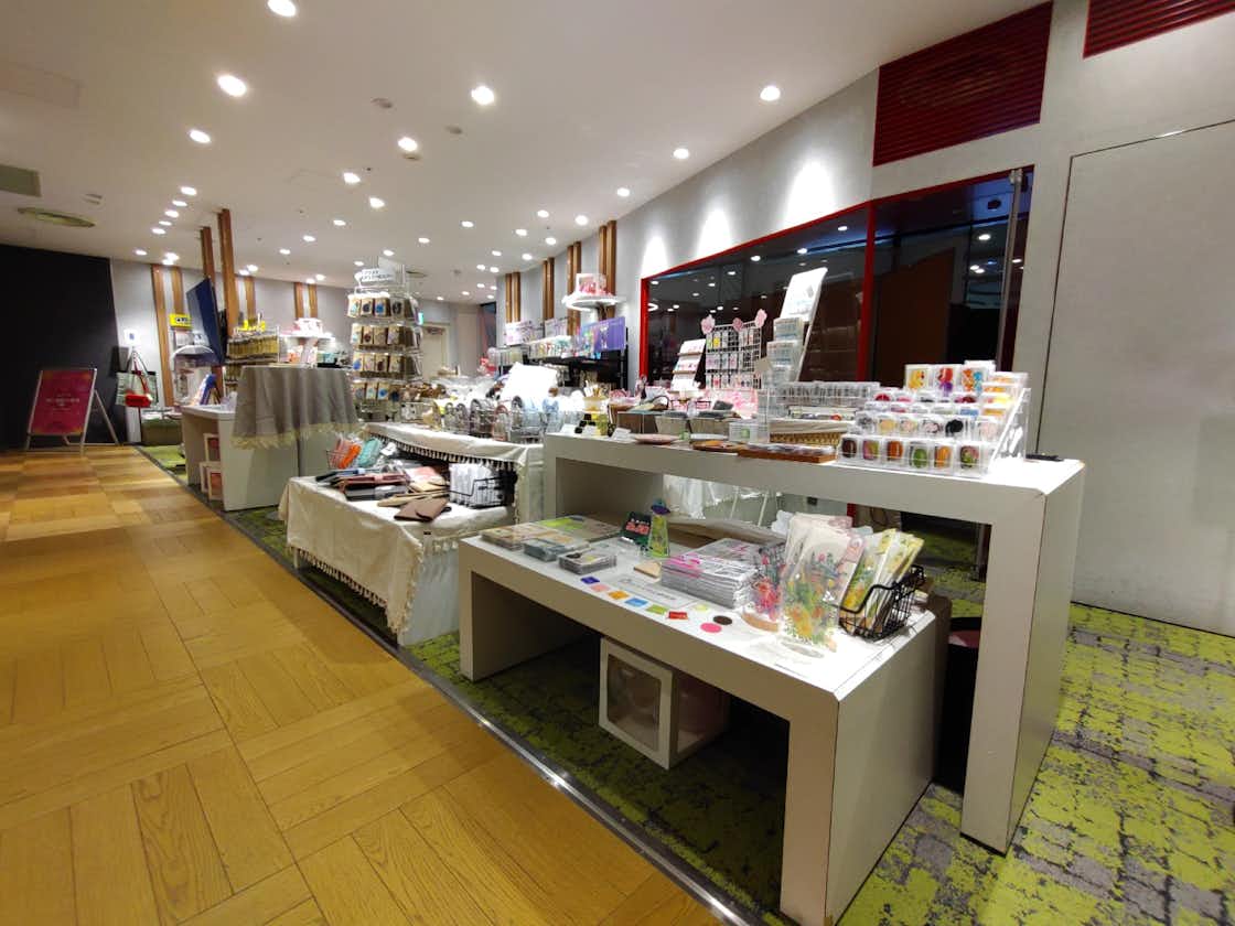【渋谷モディ】2階 カレンダリウムD05　店頭から見上げるスペース！プロモーションや展示会などに最適なポップアップ出店スペース